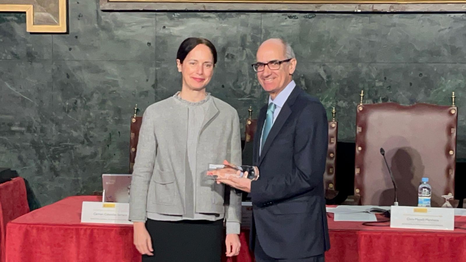 Javier Iglesias recibe el premio a la Excelencia en la Gestión Pública