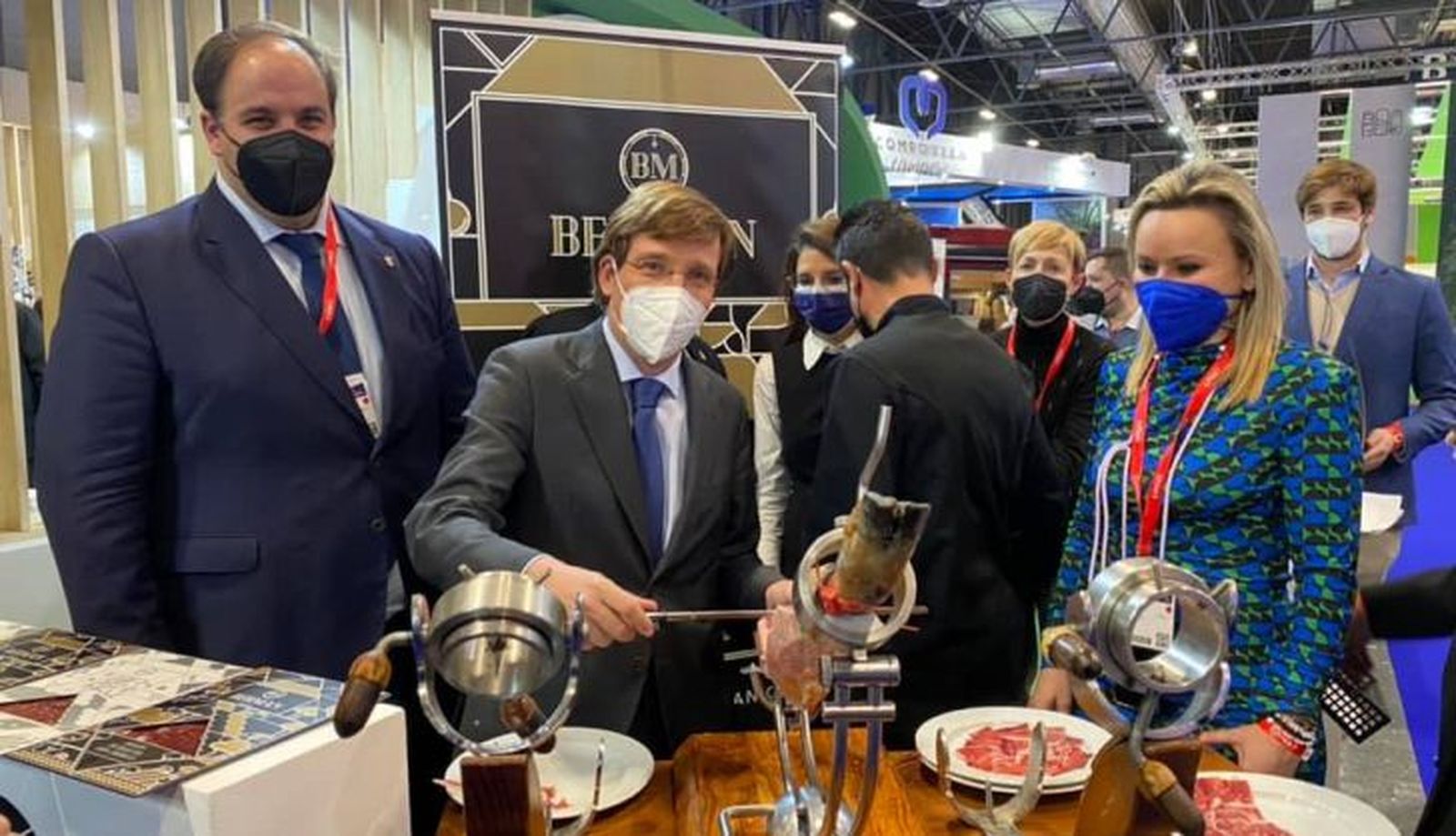 Almeida en el stand de Guijuelo en FITUR