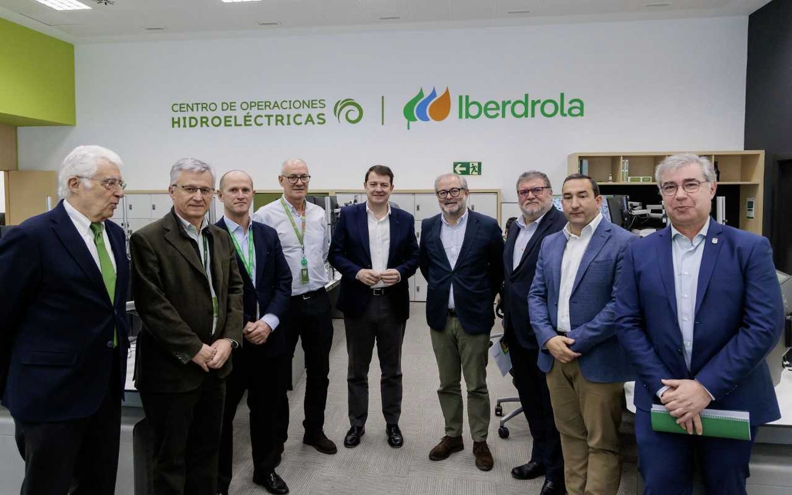 Alfonso Fernández Mañueco visita el Centro de Operación Hidroeléctrico