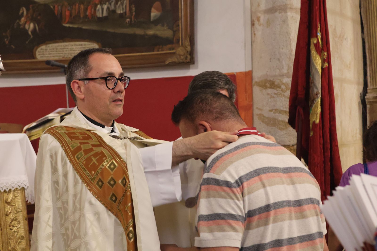 entrada-de-nuevos-hermanos-de-la-cofradia-de-la-concha-7