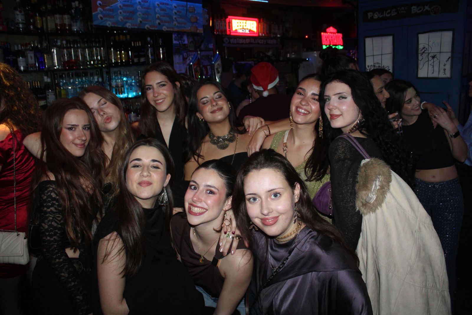 El Fin de Año Universitario continua por los bares de la capital del Tormes tras las doce campanadas