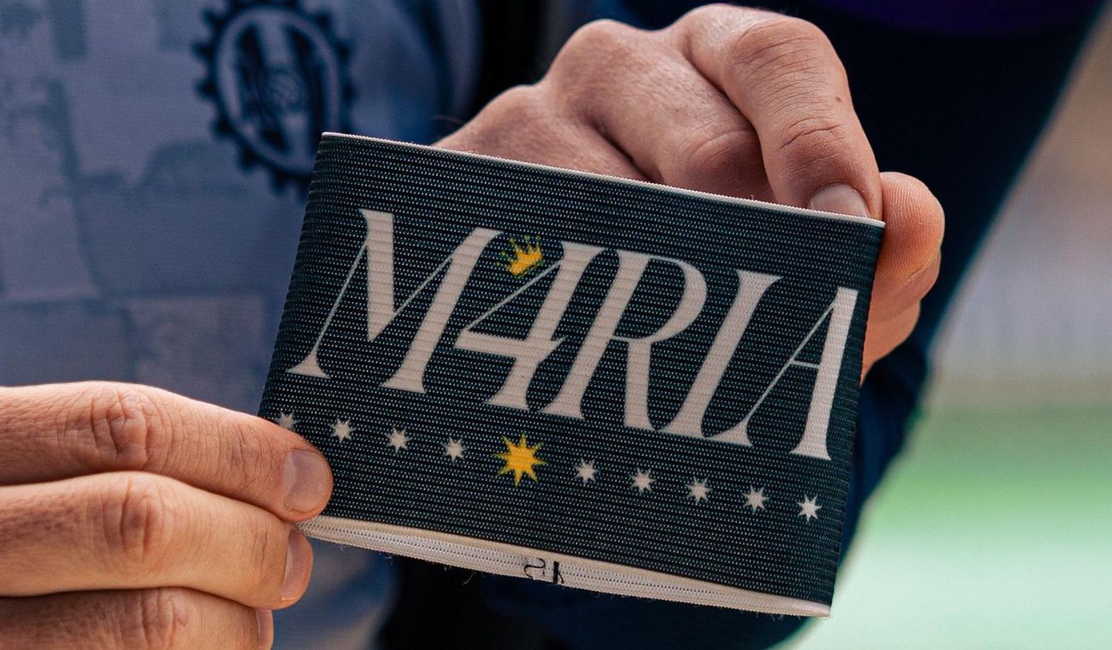 Brazalete en memoria de M4ría, la Princesa Futbolera Guerrera