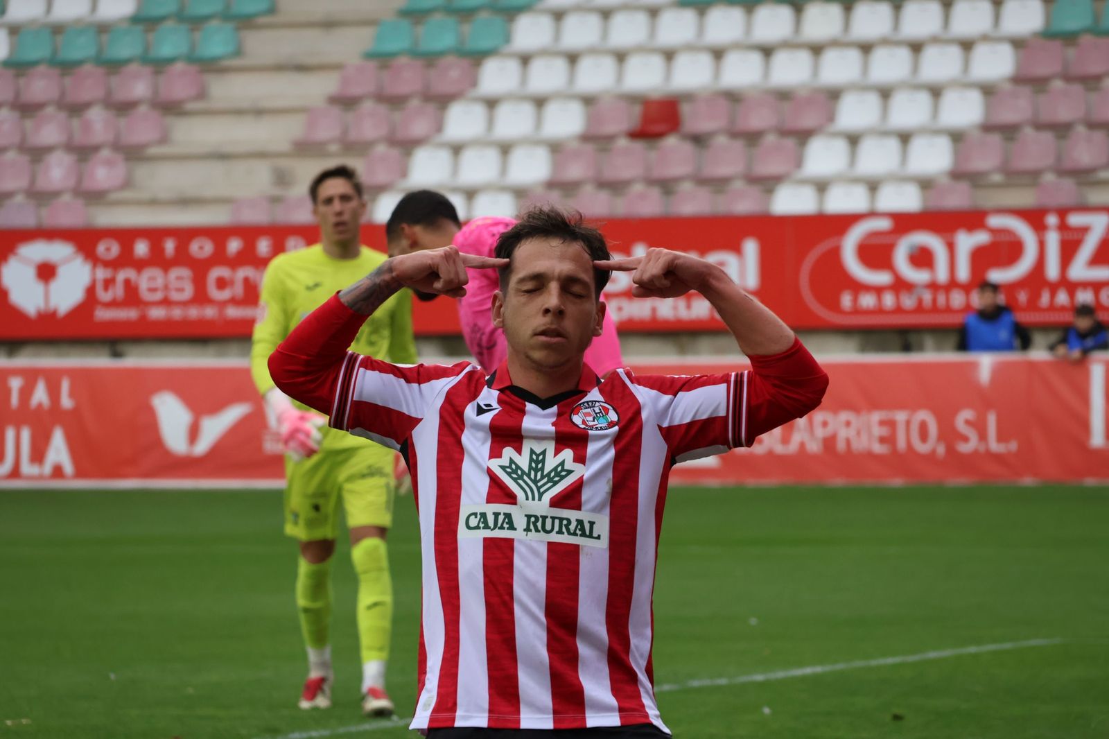 Álvaro Romero festeja su gol frente al Talavera este domingo.JPG