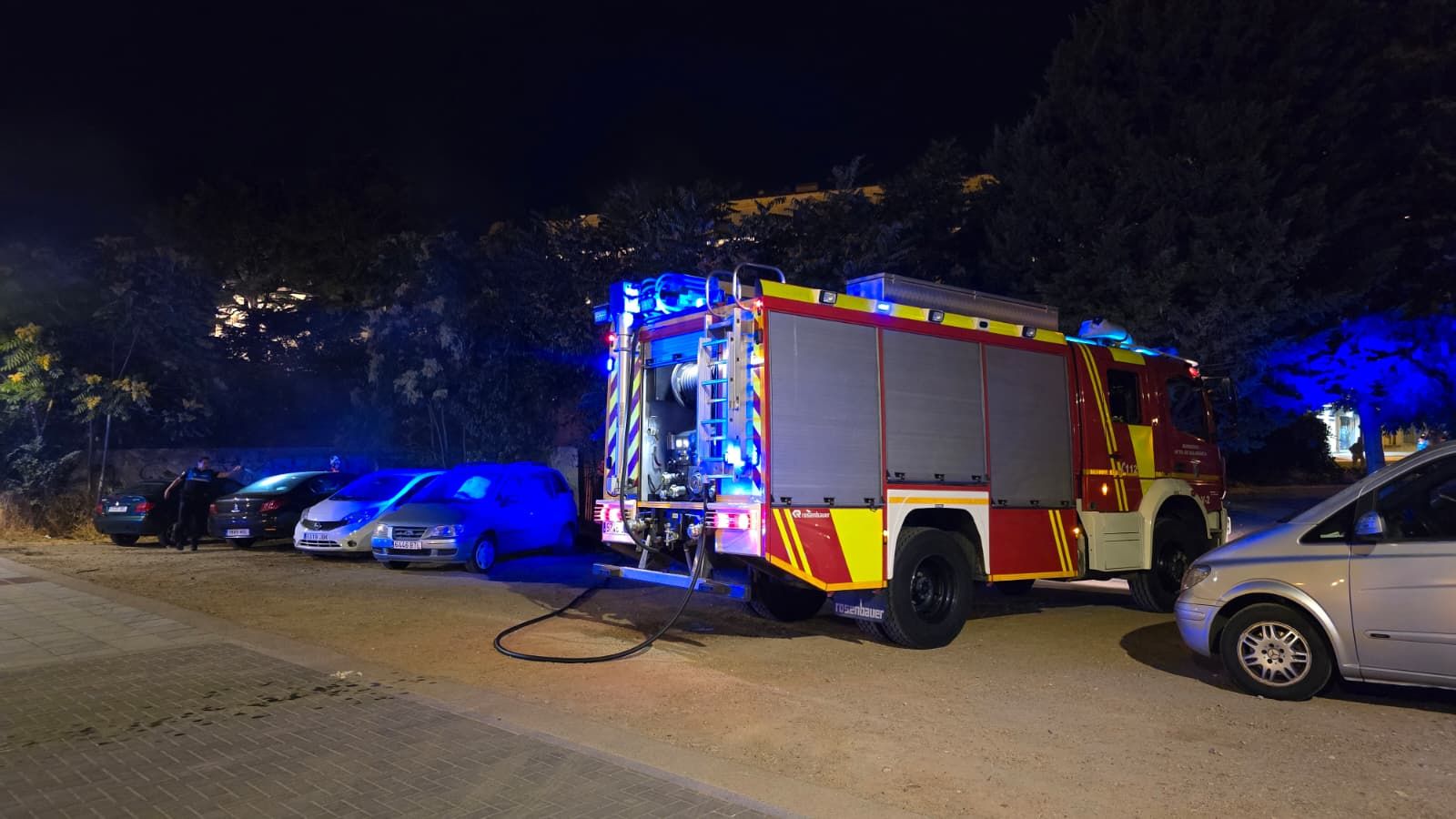 Varios coches afectados por un incendio junto a la plaza de toros de Salamanca