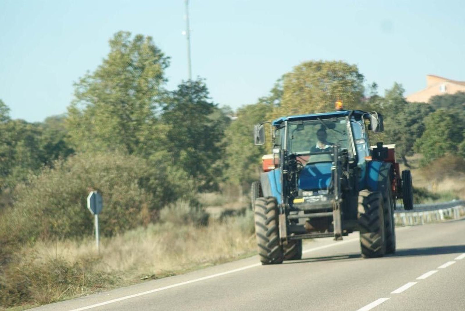 Tractor en carretera