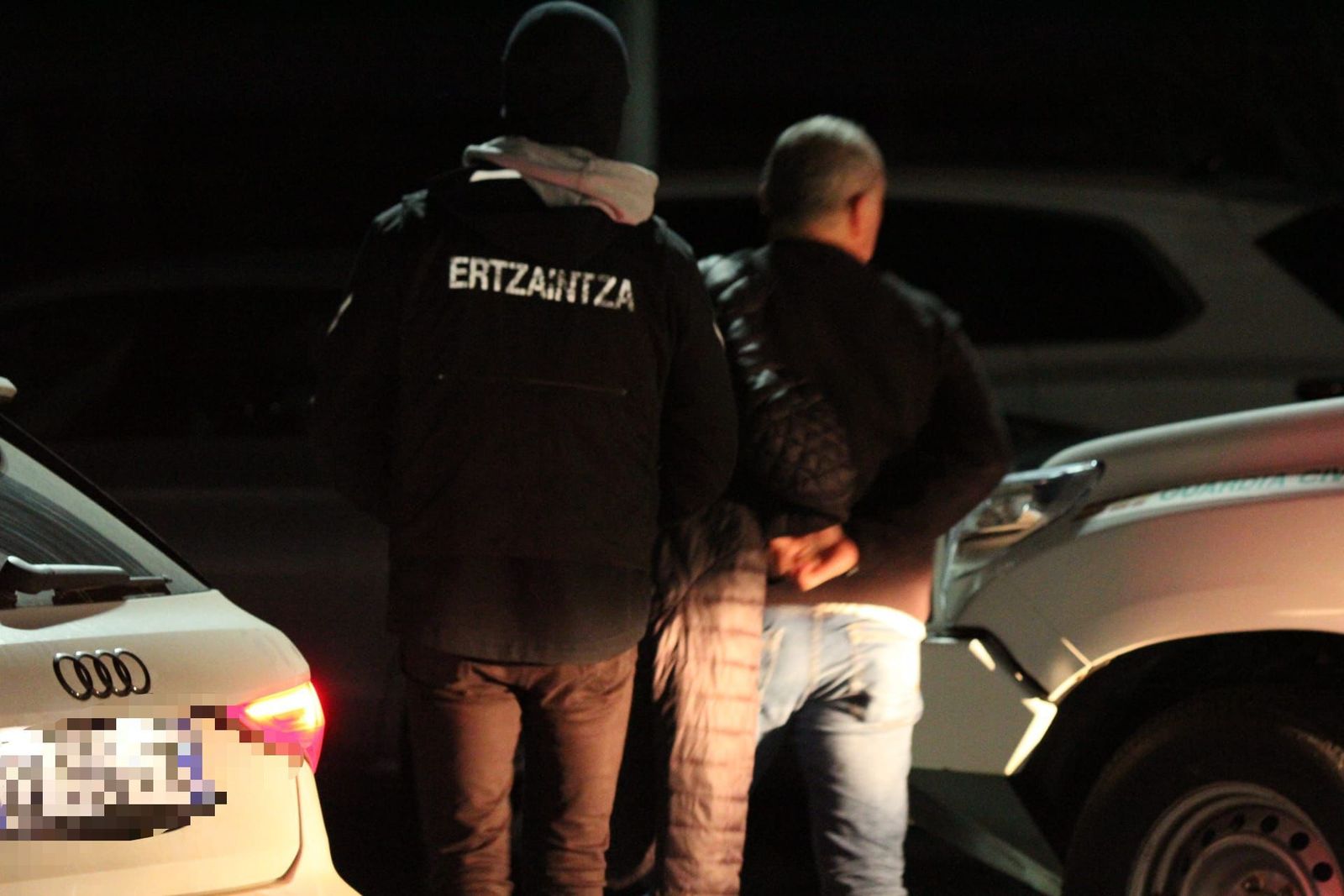 GALERÍA | Momento de la detención de tres hombres con una autocaravana ‘cargada de droga’ en una operación de Guardia Civil y Ertzaintza en Salamanca GALERÍA | Momento de la detención de tres hombres con una autocaravana ‘cargada de droga’ en una operación de Guardia Civil y Ertzaintza en Salamanca