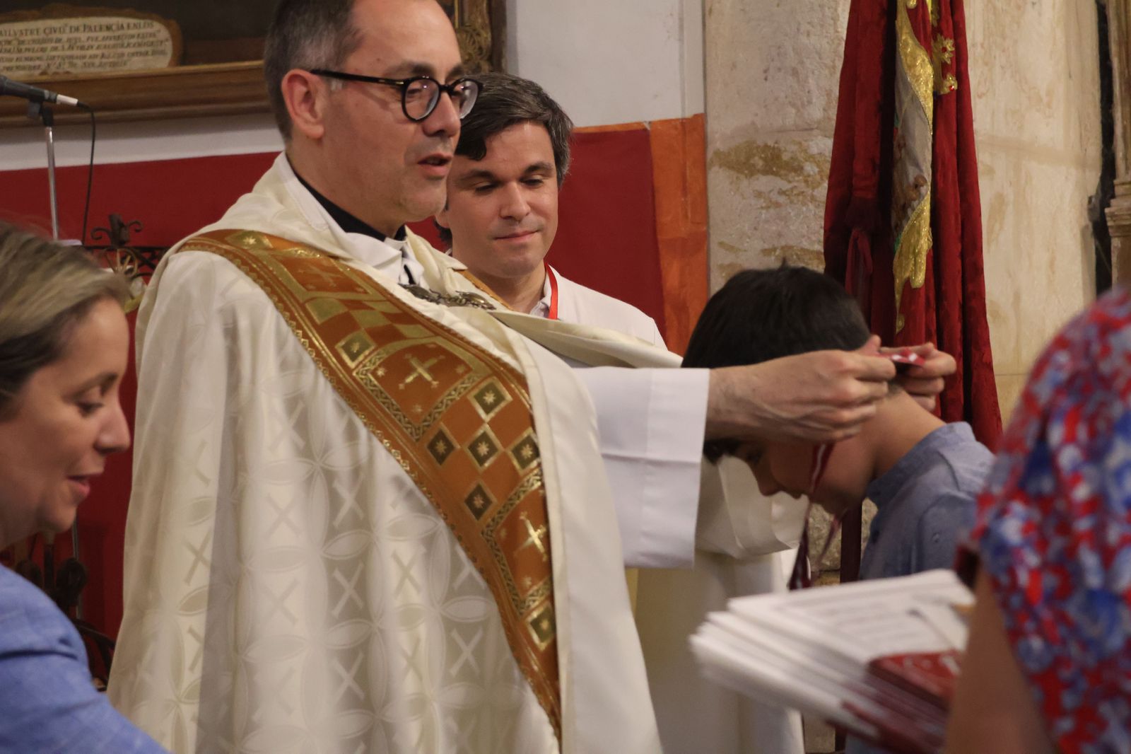 entrada-de-nuevos-hermanos-de-la-cofradia-de-la-concha-23