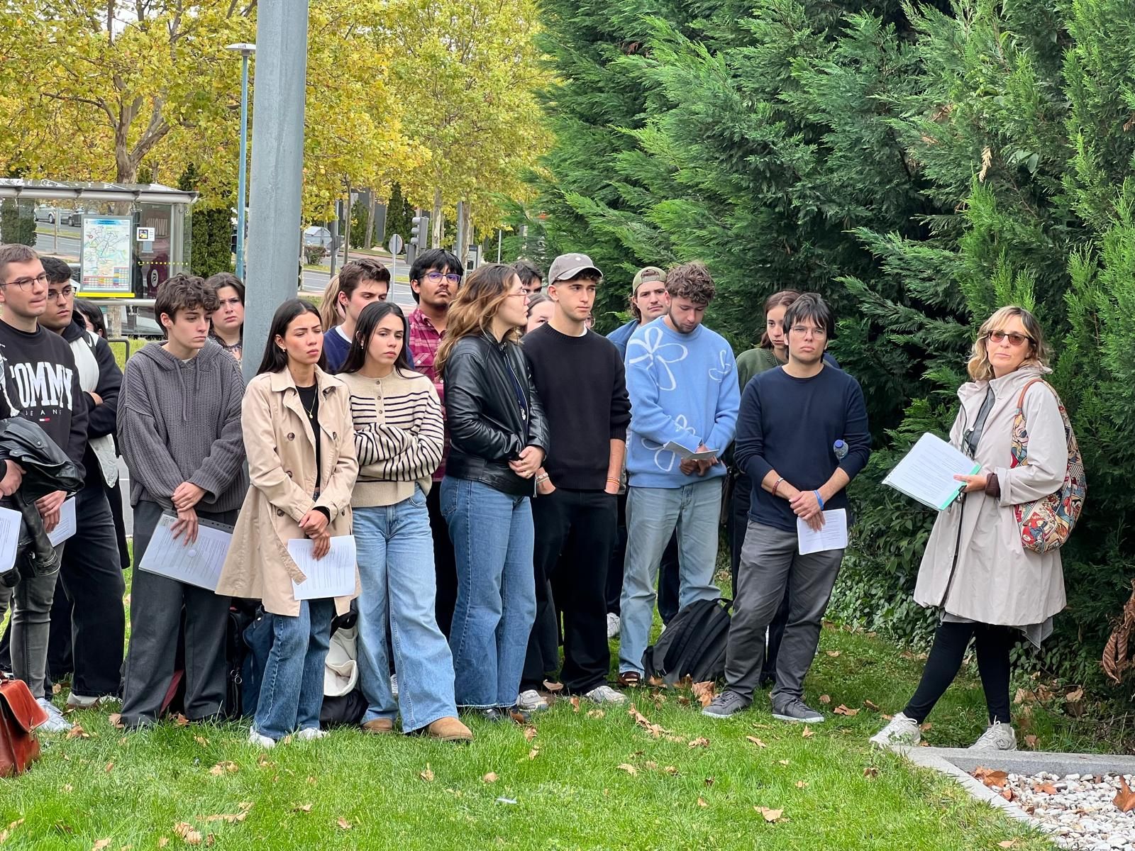 Homenaje en la tapia del cementerio a los 15 fusilados de 1936 en Salamanca