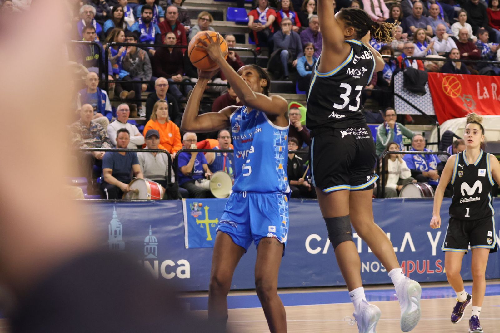 Perfumerías Avenida – Estudiantes