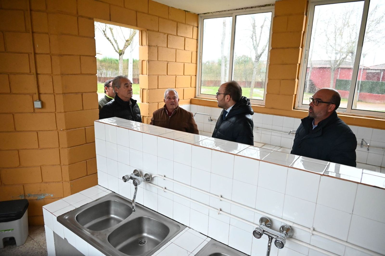 Autoridades mirobrigenses visitando el Camping Municipal ‘La Pesquera’ de Ciudad Rodrigo. Foto Ayuntamiento Ciudad Rodrigo Autoridades mirobrigenses visitando el Camping Municipal ‘La Pesquera’ de Ciudad Rodrigo. Foto Ayuntamiento Ciudad Rodrigo