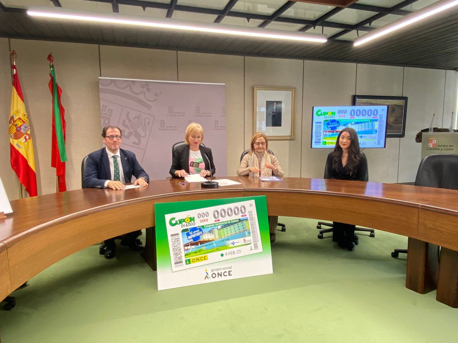 Presentación del cupón de la ONCE en homenaje a los sanitarios