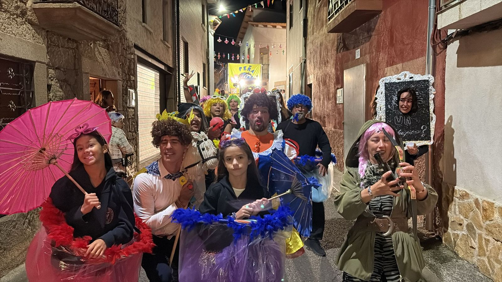 Desfile de carrozas en Pereña