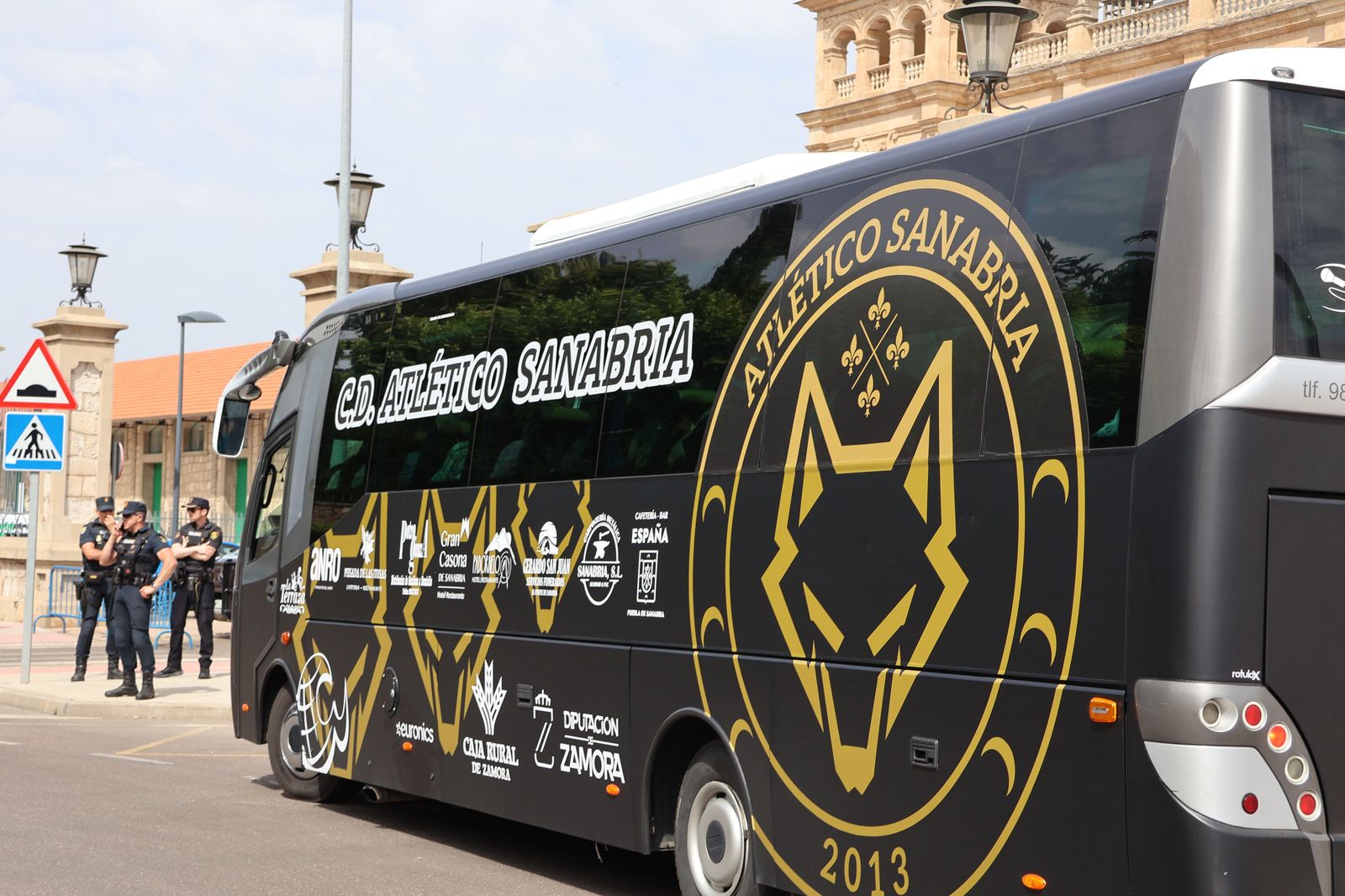 manifestacion-contra-la-perida-de-servicios-de-ave-8