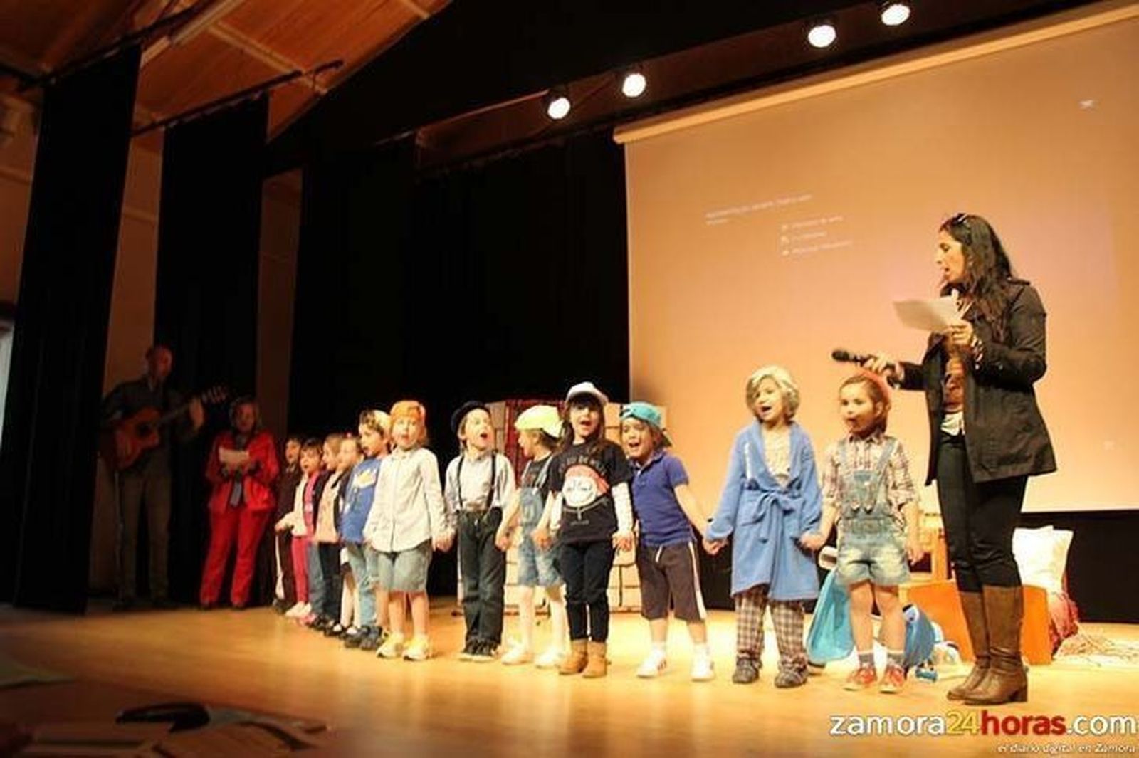El V Certamen de Teatro Escolar 'Artistas del Duero' celebra la final en Miranda do Douro