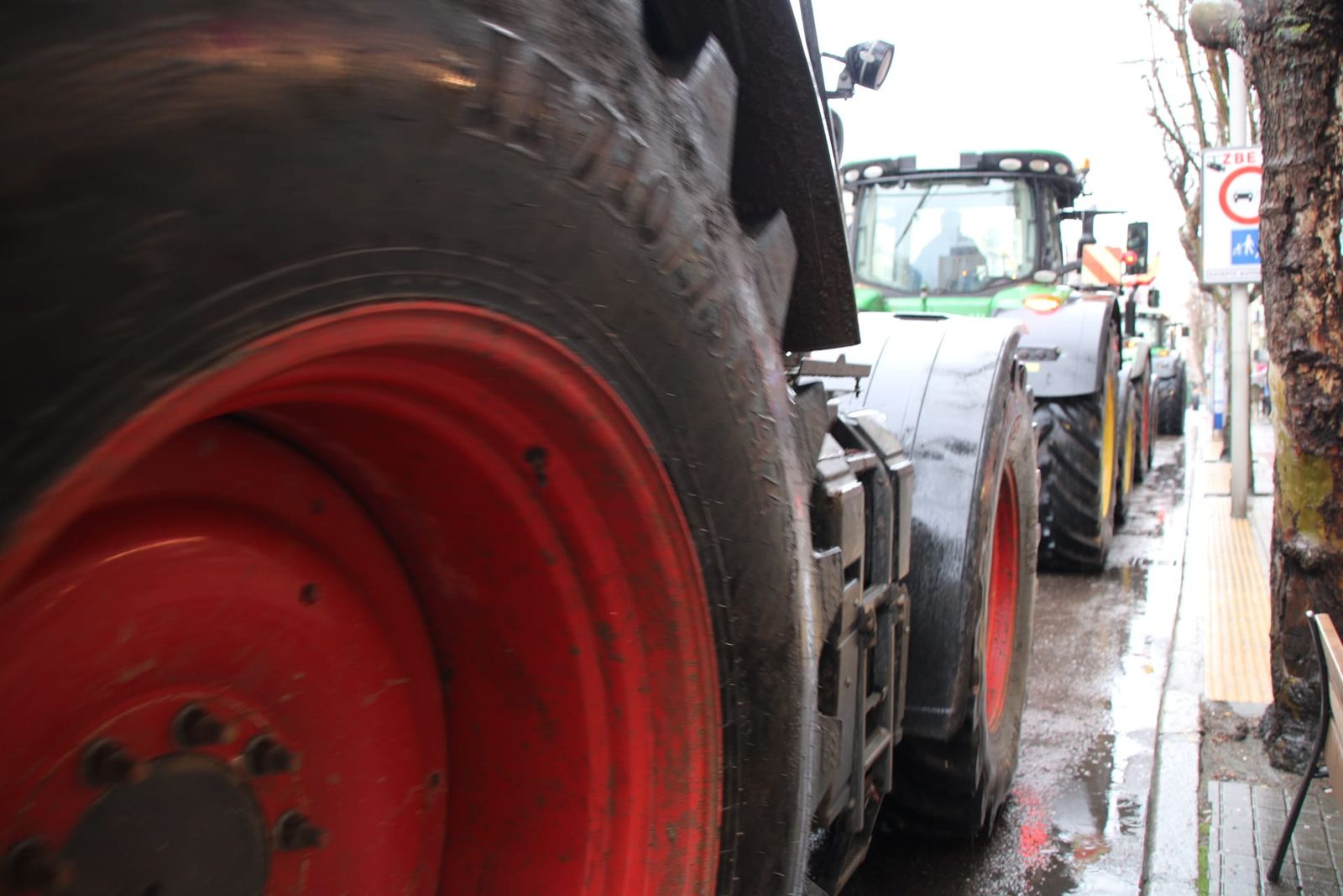En imágenes la marcha con tractores y vehículos de campo en Salamanca en protesta contra Mercosur