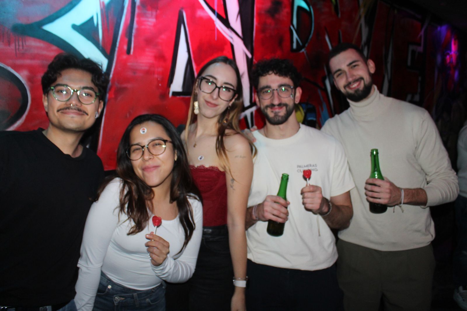 El Fin de Año Universitario continua por los bares de la capital del Tormes tras las doce campanadas