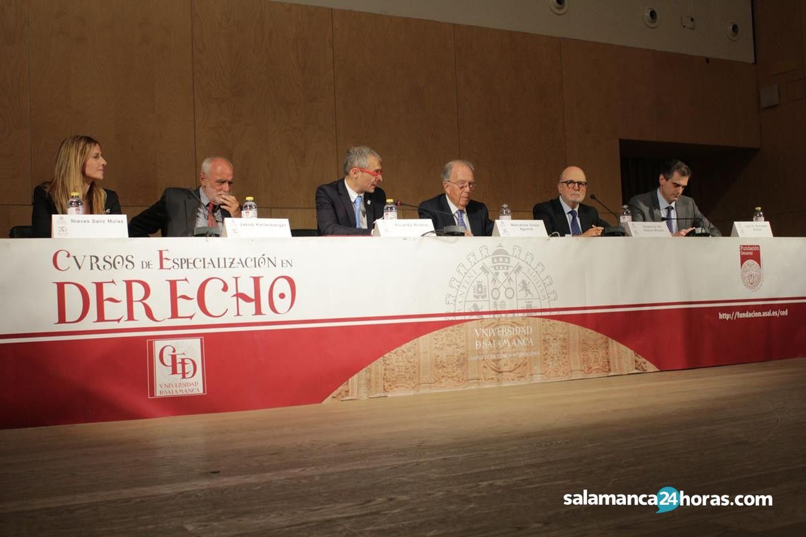 Mesa redonda Marcelino Oreja Cruz Roja (9)
