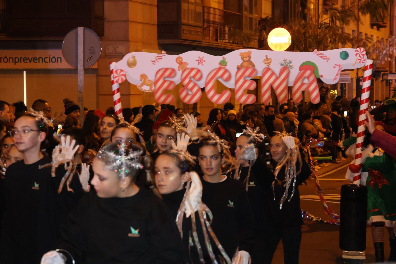 GALERÍA | El animado pasacalles de Escena por el centro de Zamora, en imágenes