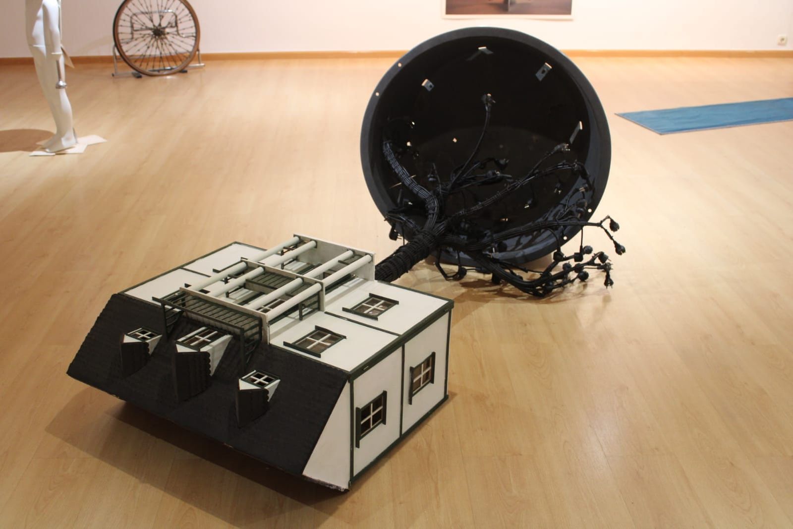 inauguracion-de-la-exposicion-la-llamada-encendida-de-jean-claude-cubino-39