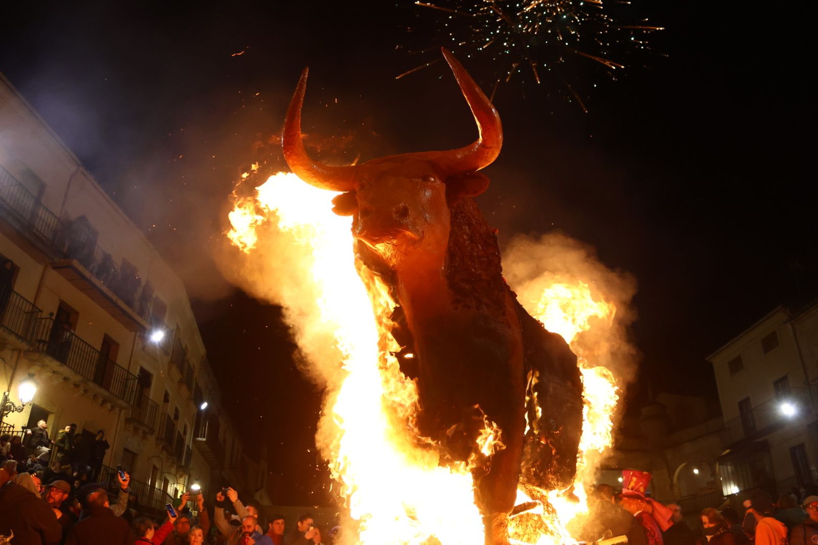 Pasacalles de cenizos en el Carnaval del Toro de Ciudad Rodrigo 2026