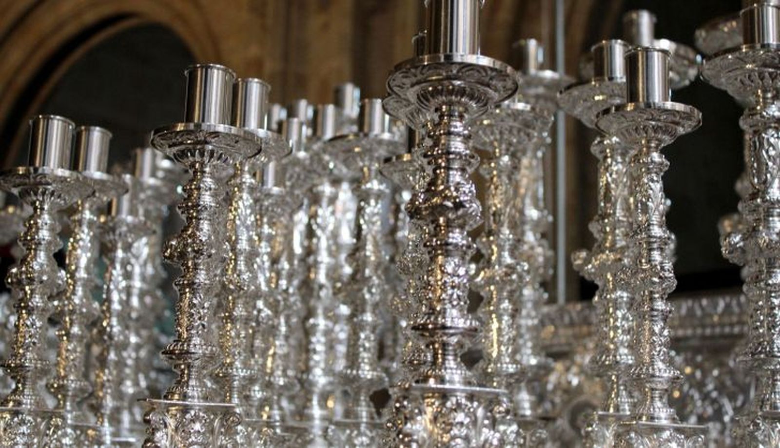 Montaje de los pasos de la Hermandad Dominicana (Virgen de la Esperanza) (1)