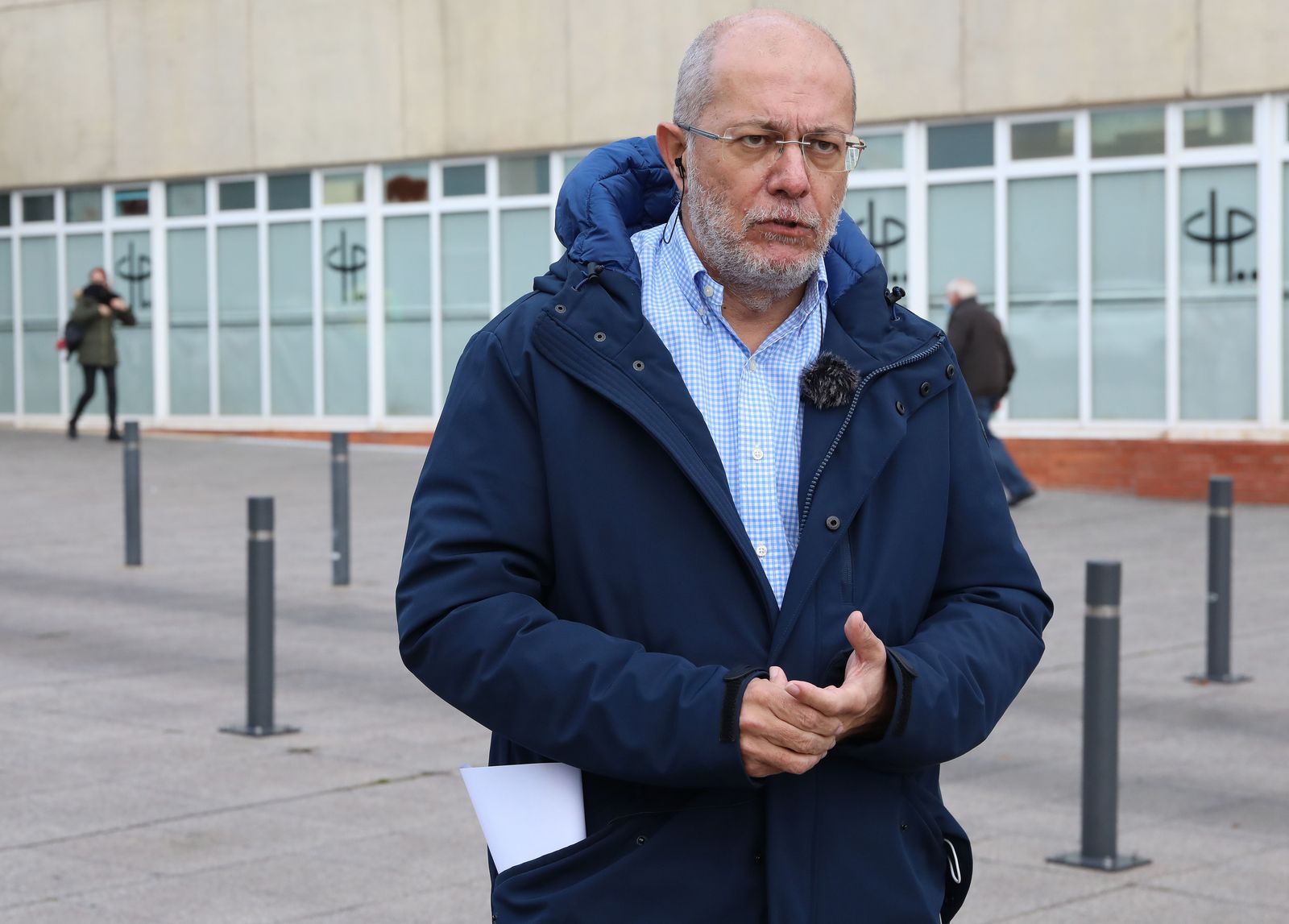 Francisco Igea a las puertas del Hospital Río Carrión