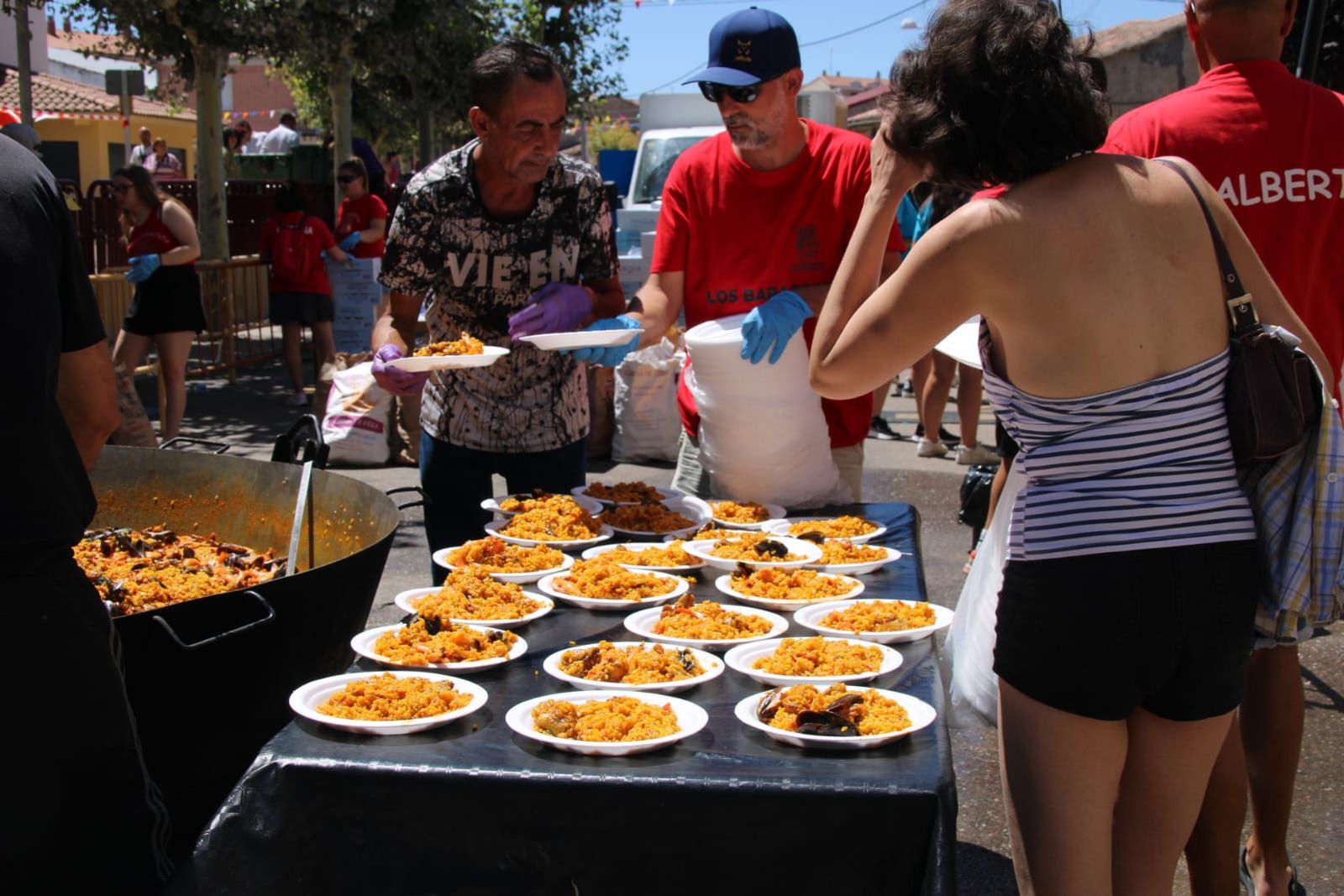 Paella popular en Castellanos de Moriscos