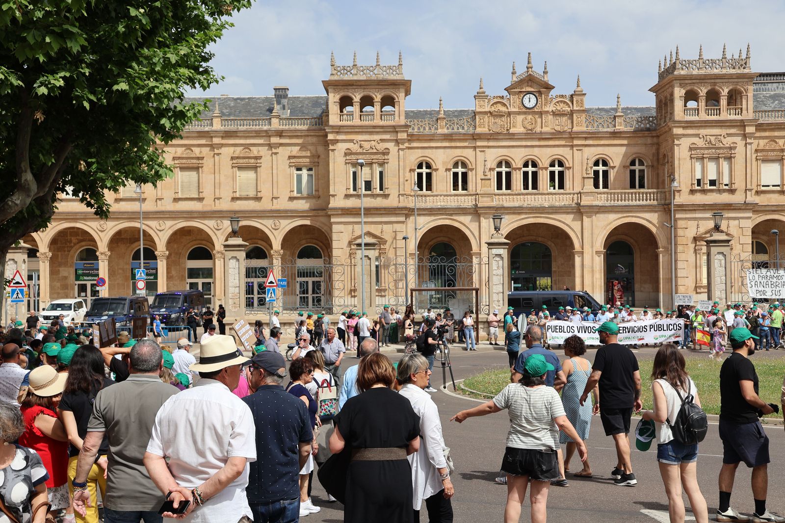manifestacion-contra-la-perida-de-servicios-de-ave-32