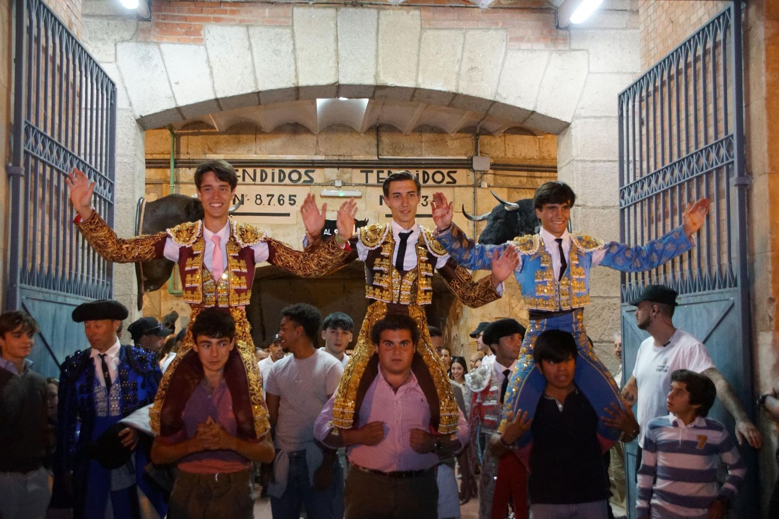 Diego Mateos, Noel García y Álvaro Rojo salen a hombros de La Glorieta