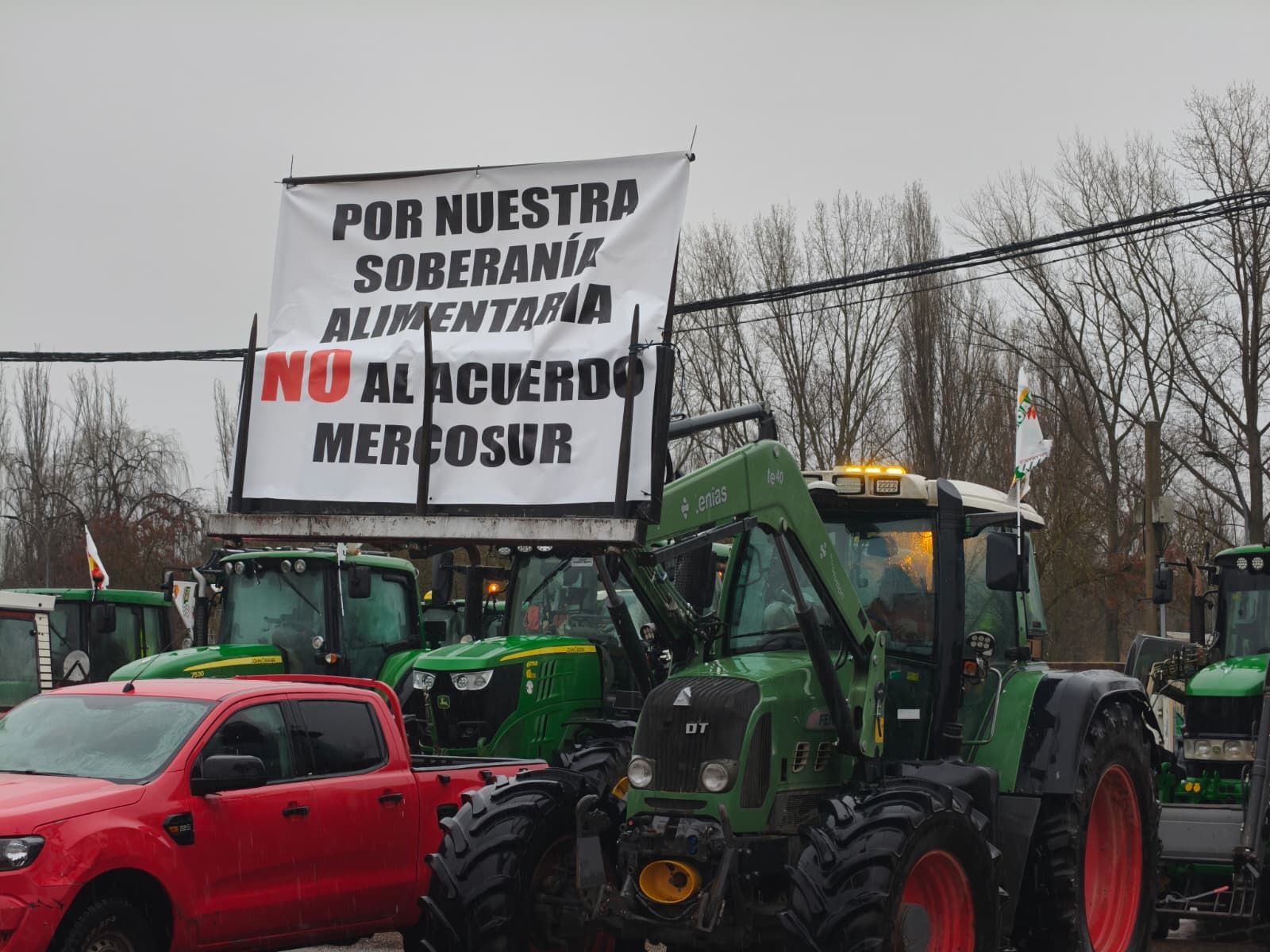 En imágenes la marcha con tractores y vehículos de campo en Salamanca en protesta contra Mercosur