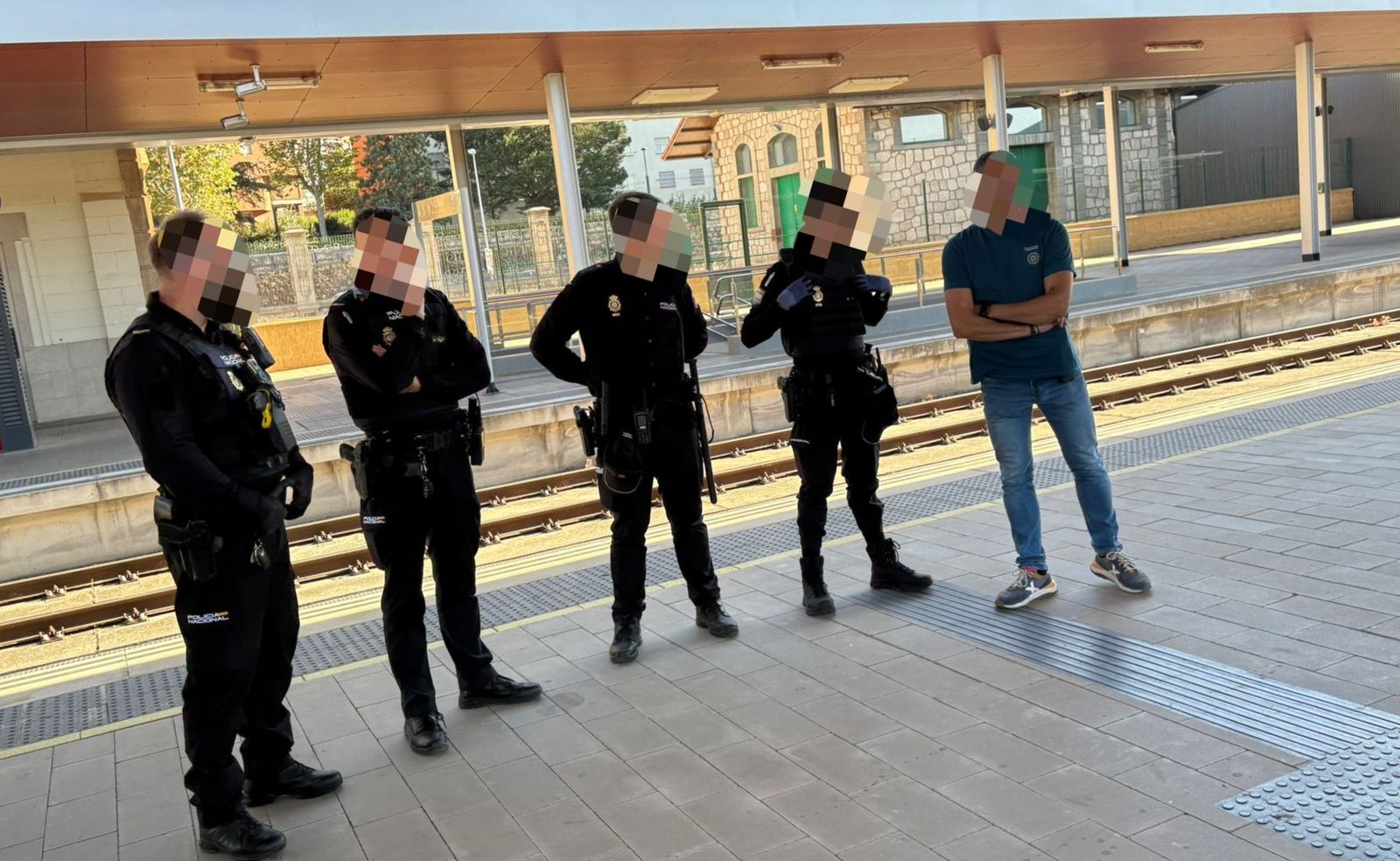 Policía Nacional en la estación de Tren de Zamora