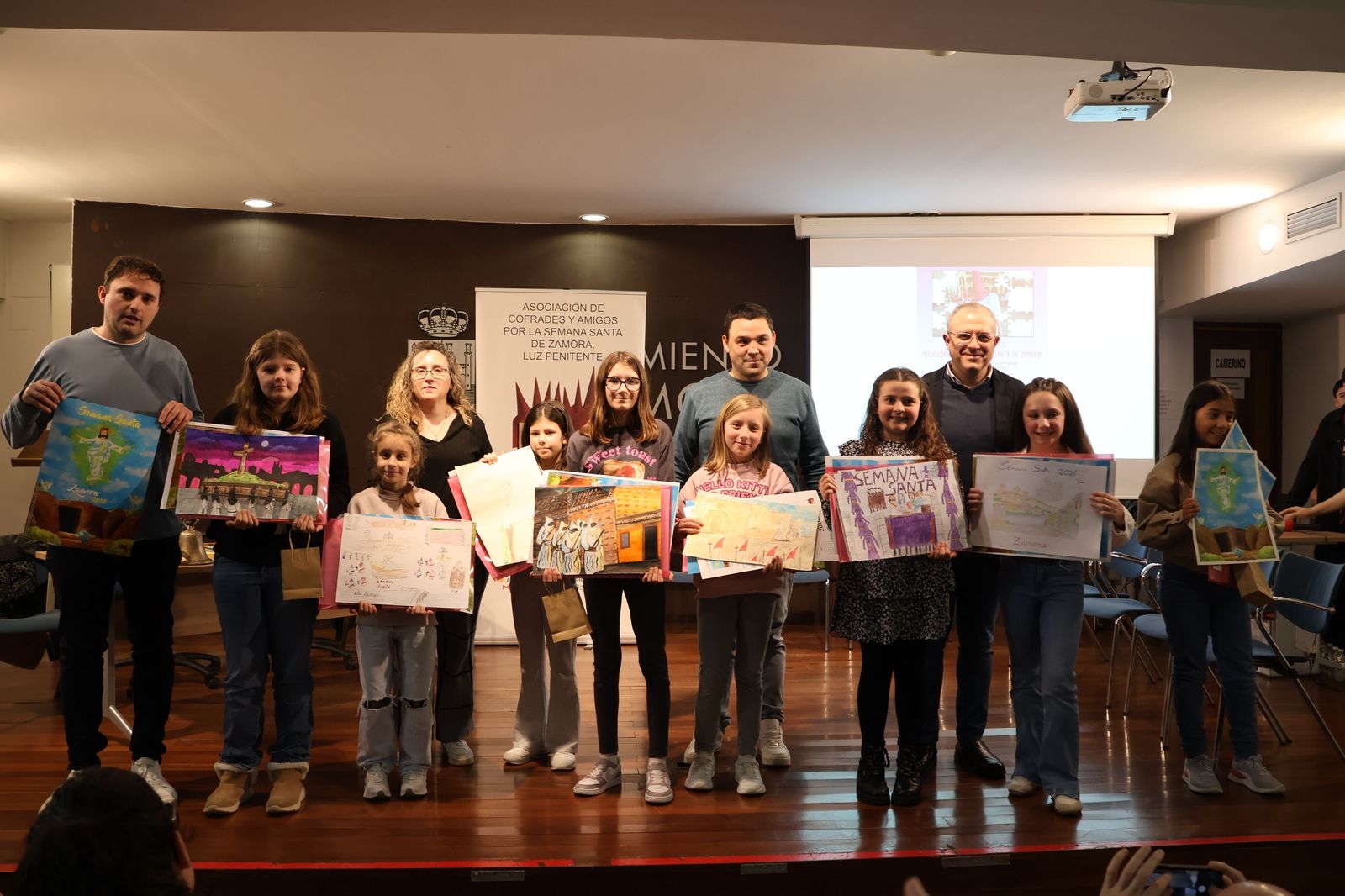 GALERÍA | La Asociación Luz Penitente reparte los premios del VIII Concurso de Dibujo Infantil