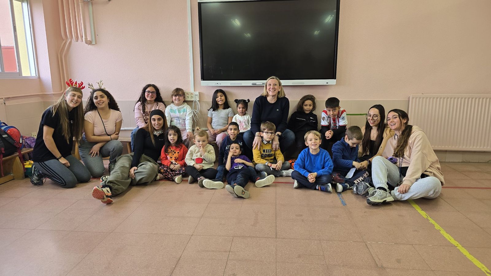 La vicepresidenta de la Junta de Castilla y León y consejera de Familia e Igualdad de Oportunidades, Isabel Blanco, visita a los participantes de 'Conciliamos Navidad'