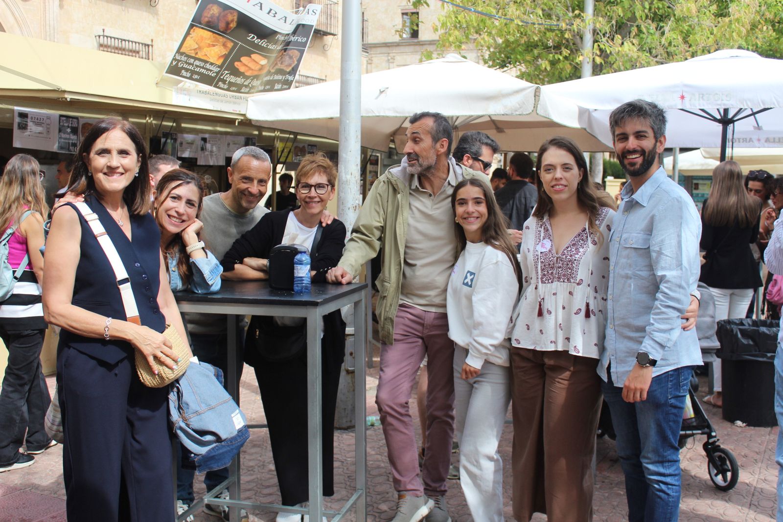 Ambiente en la Feria de Día en el mediodía de este domingo
