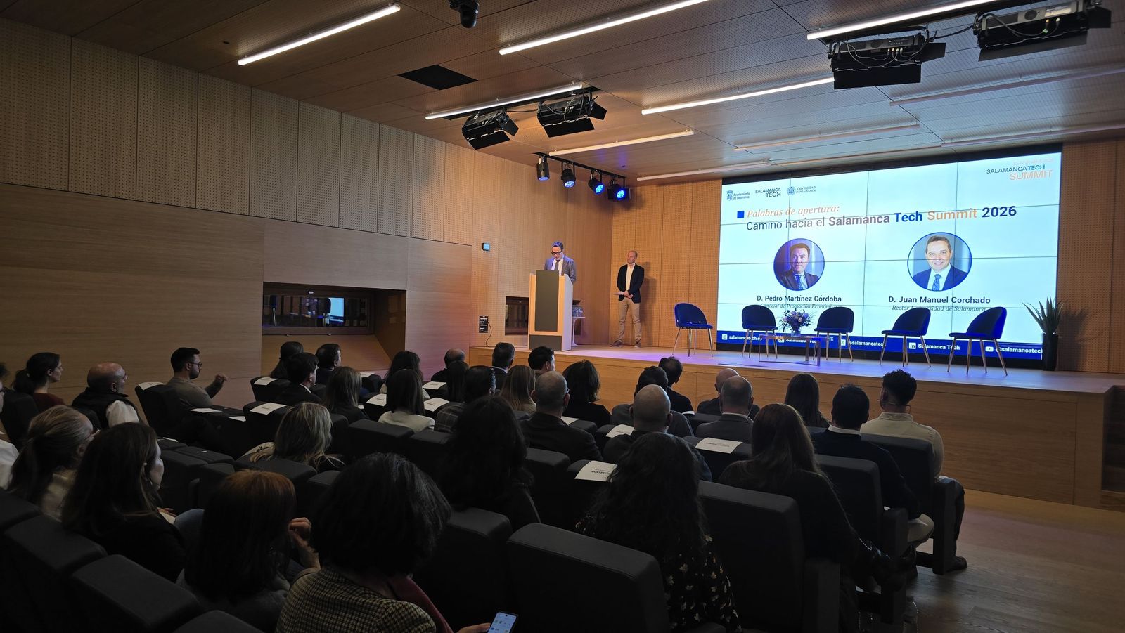 Inauguración del encuentro “Caminando hacia el Salamanca Tech Summit 2026”.