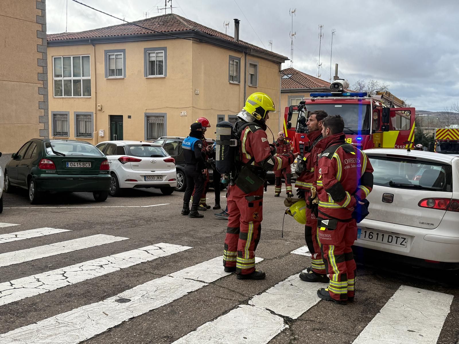 Amplio despliegue de los servicios de emergencia tras la intoxicación de una mujer en la calle Volta