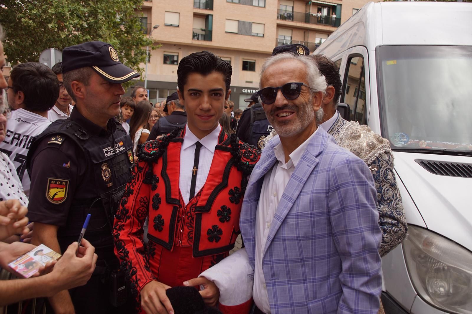 Gran ambiente en La Glorieta para la tarde de toros de Morante de la Puebla, Ismael Martín y Marco Pérez