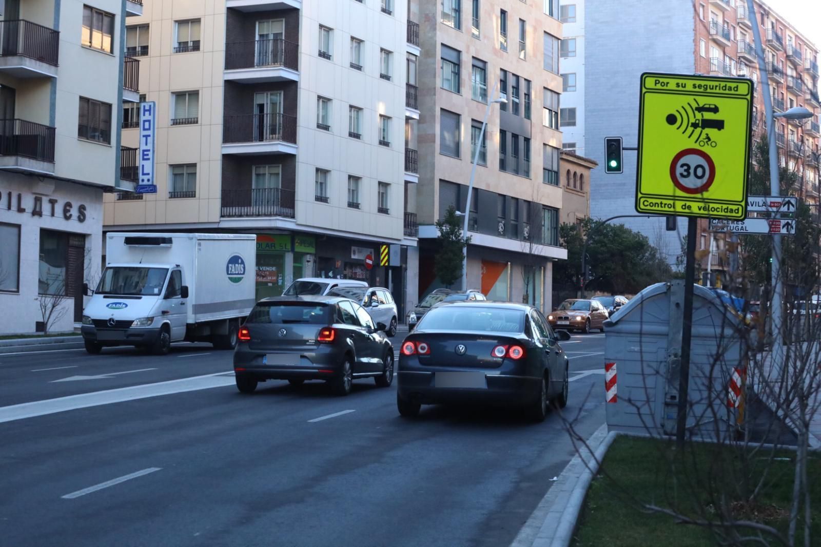 GALERÍA | Tráfico en el paseo de Canalejas