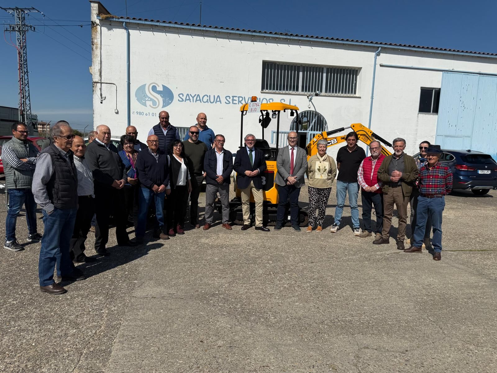 La Junta financia una máquina retroexcavadora por 65.000 euros a la Mancomunidad Sayagua