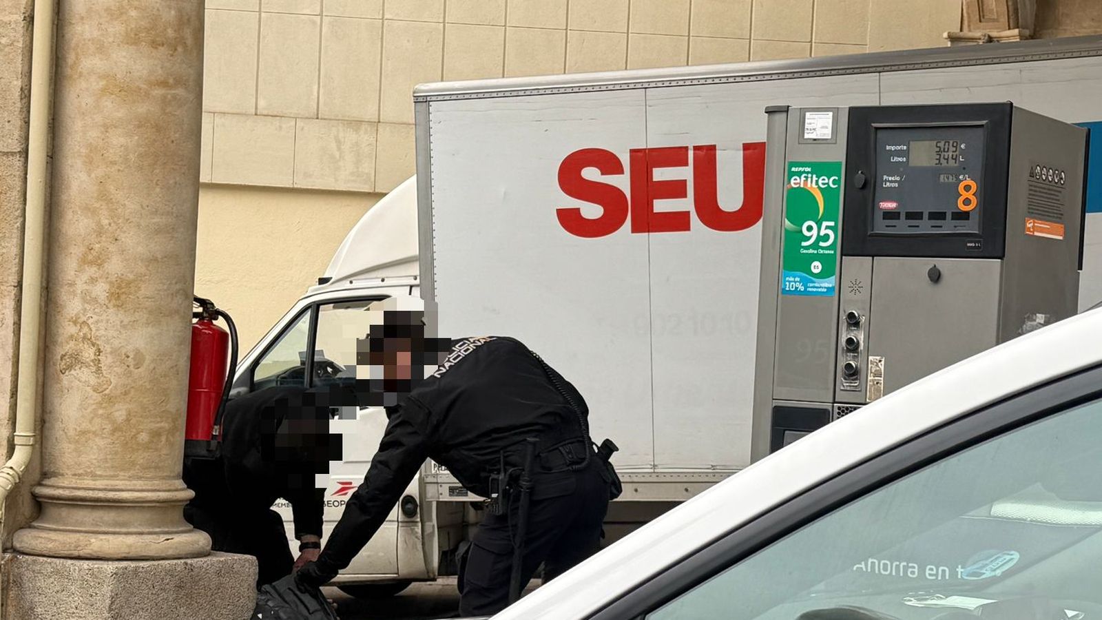 Intervención policial gasolinera puerta de Zamora