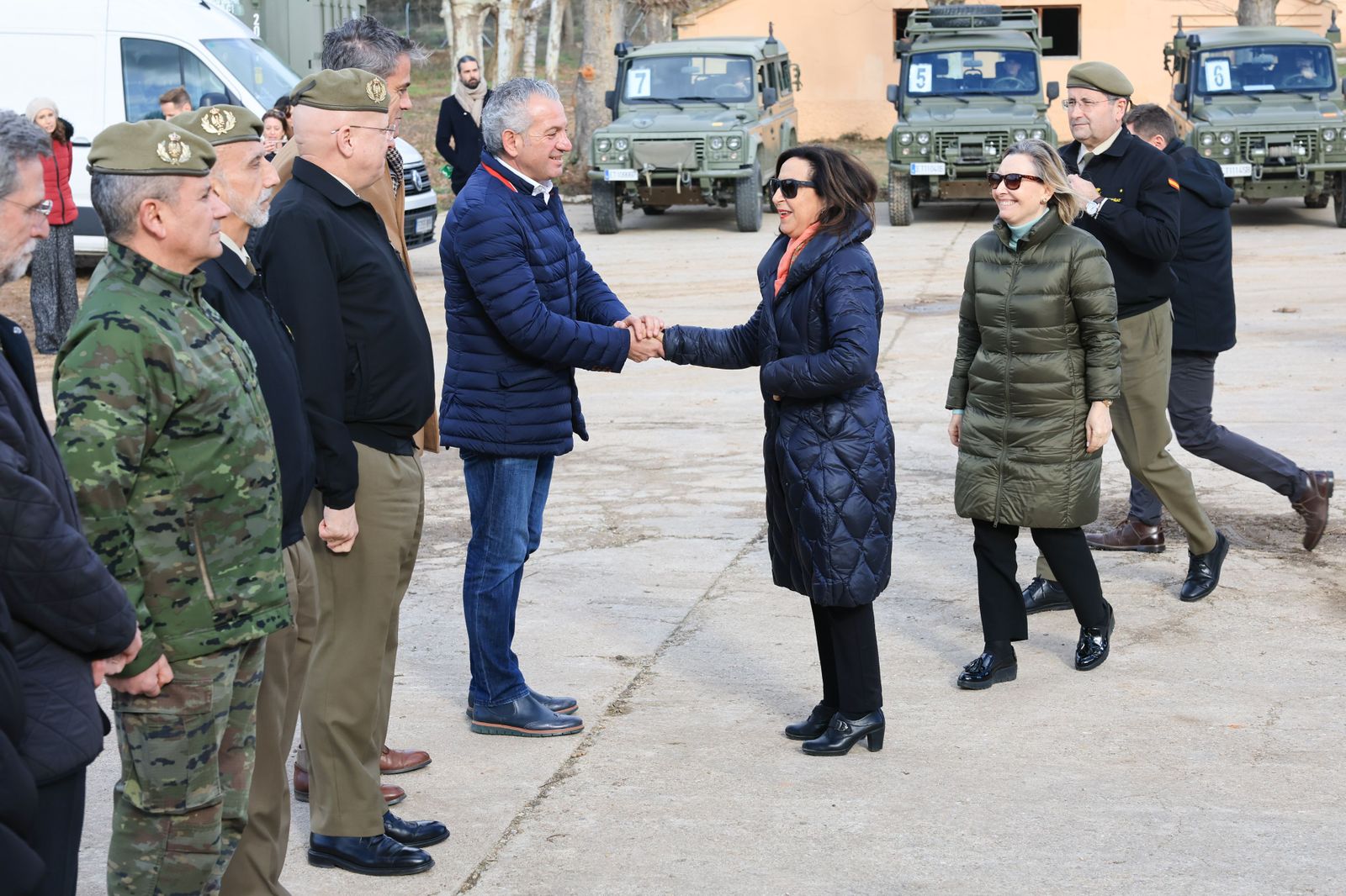 Una visita anterior de Margarita Robles al campamento de Monte la Reina