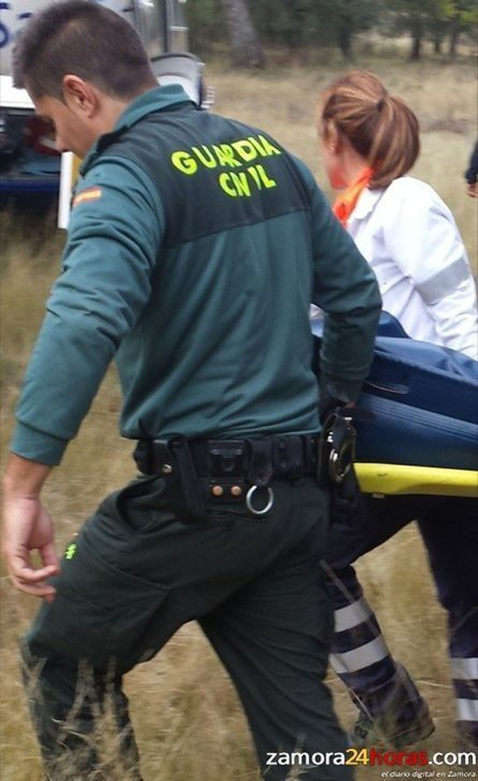 Un Guardia Civil fuera de servicio auxilia a un octogenario que se había caído junto a la autovía en Mombuey