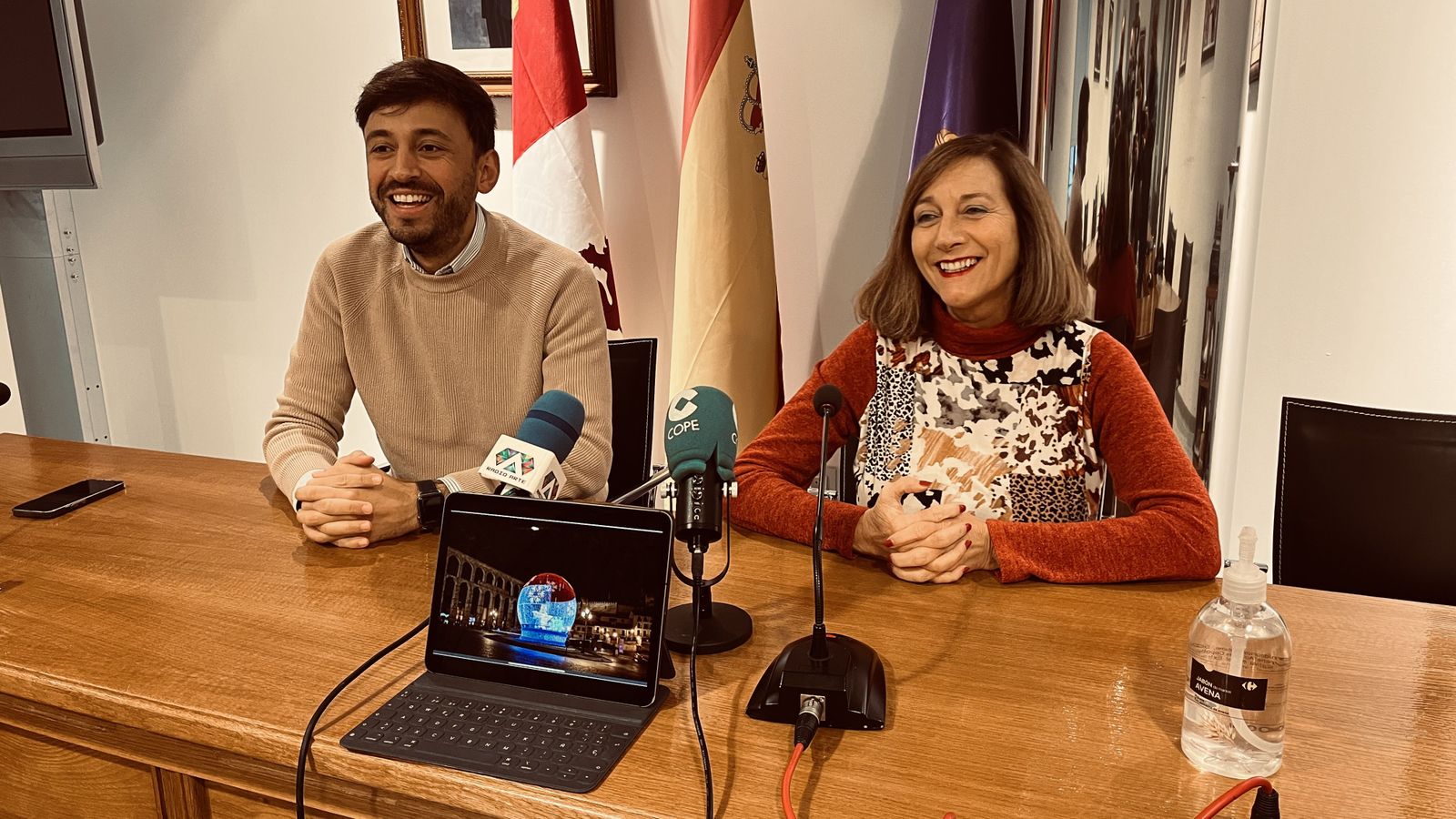 El concejal de Festejos, Francisco Díaz, junto a la alcaldesa de Peñaranda, Carmen Ávila
