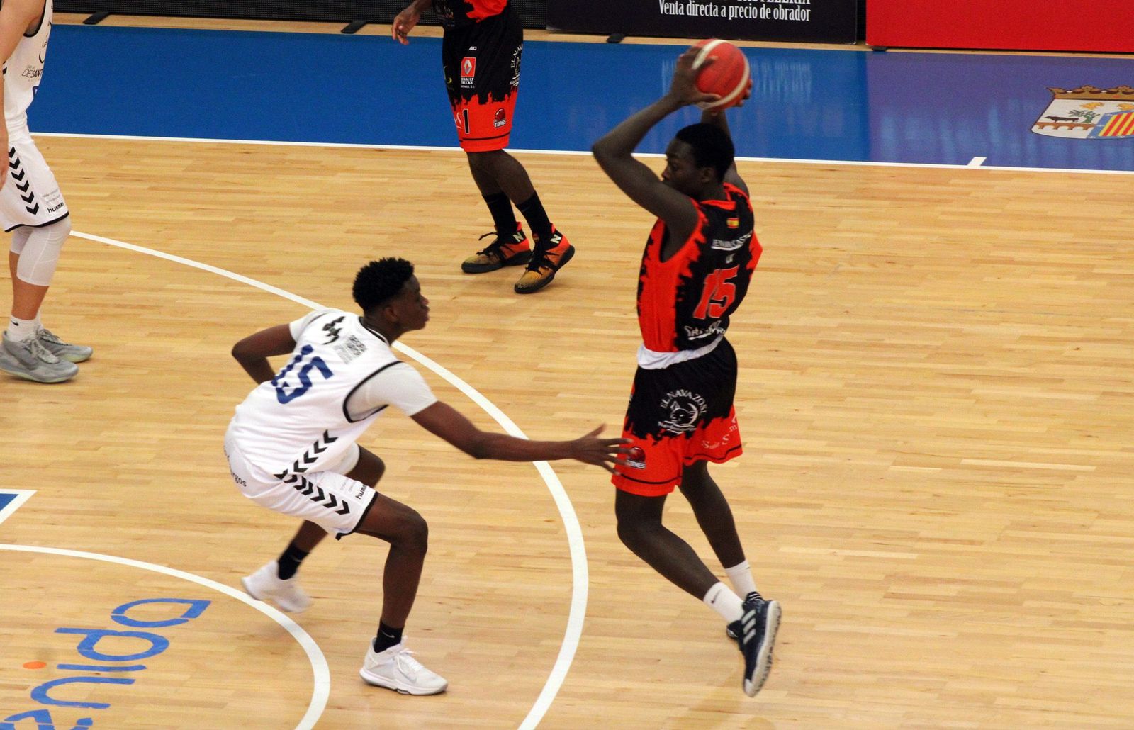 Omar Lo durante el encuentro