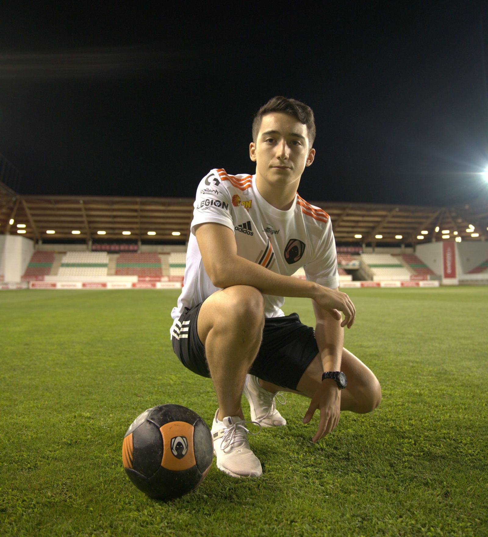 Hidalgo en su presentación por Heretics