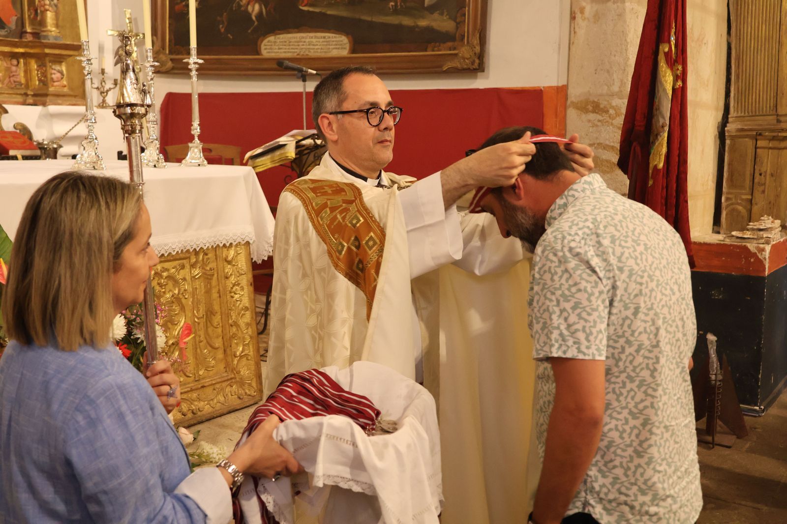 entrada-de-nuevos-hermanos-de-la-cofradia-de-la-concha-5