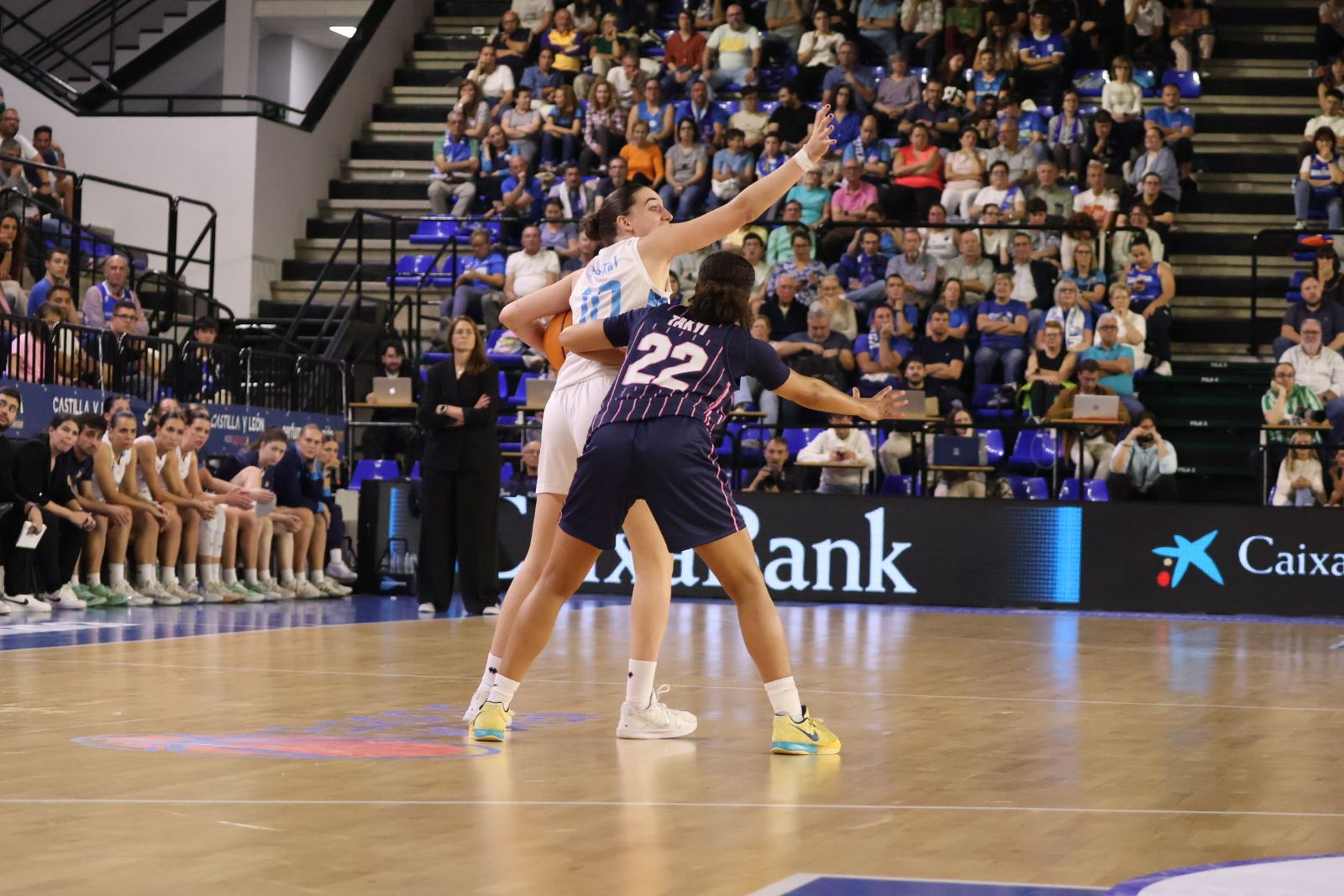 Perfumerías Avenida - Nyon Basket