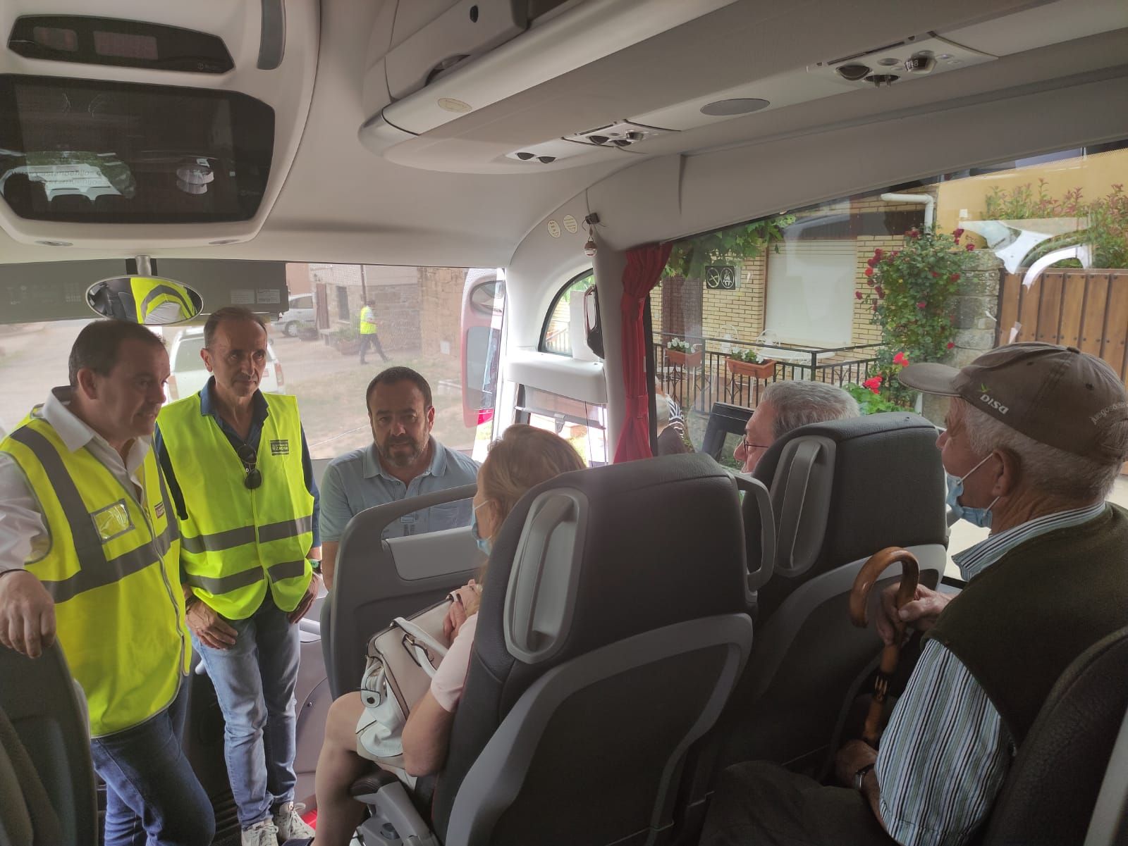 Imagen de los vecinos siendo evacuados