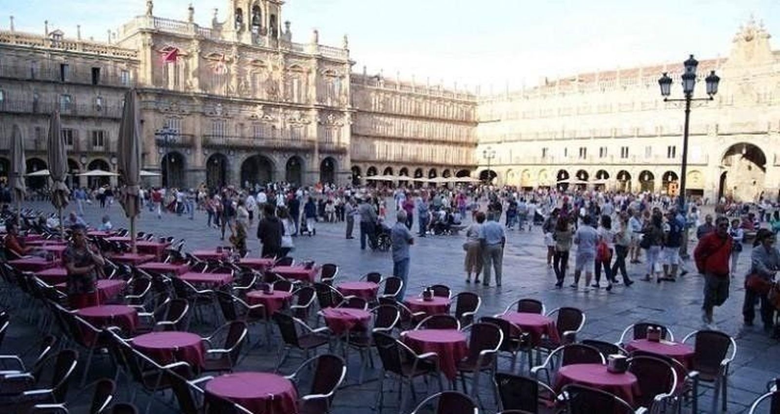Las terrazas hosteleras de la Plaza Mayor se retirarán durante los conciertos del 7 al 15 de septiembre. Foto S24H