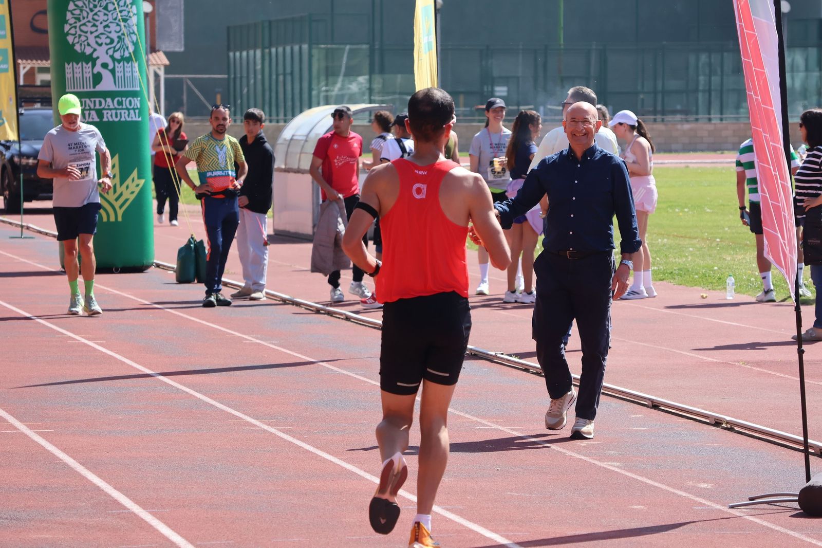 GALERÍA | Revive en imágenes la llegada a meta de los atletas en la Media Maratón de Zamora